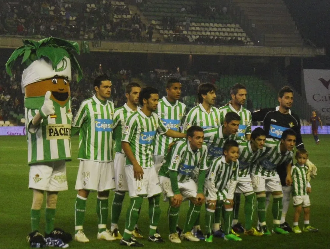 El Real Betis alcanza la quinta plaza tras empatar ante el líder y mantiene su aspiración europea