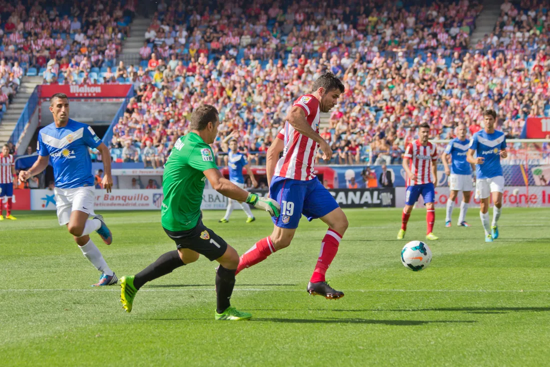 El Atlético de Madrid suma sus primeros tres puntos ante un Málaga competitivo en su estreno