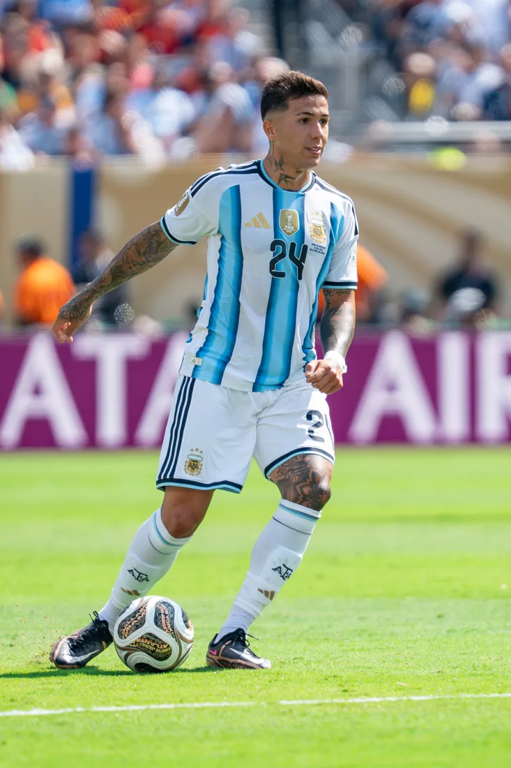 Enzo Fernández asciende al podio histórico de los futbolistas con mayor volumen de traspasos acumulado