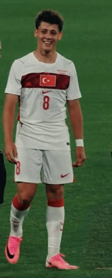 Arda Güler se posiciona para liderar la mediapunta del Real Madrid en el debut ante el Espanyol