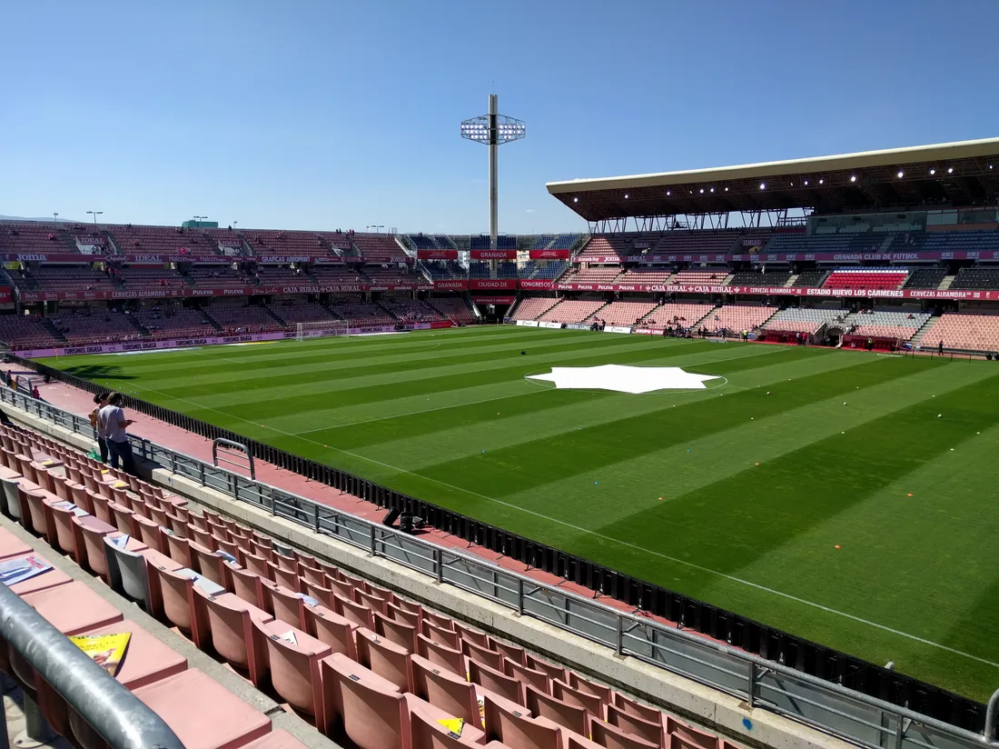El Granada asume el liderato de Segunda tras remontar en El Arcángel