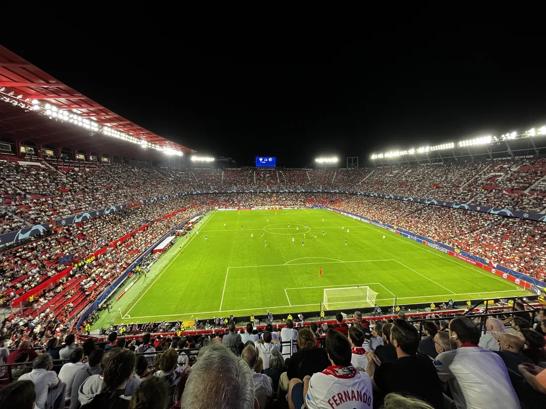 El Sevilla remonta ante el Rayo Vallecano y encuentra oxígeno en el Sánchez-Pizjuán