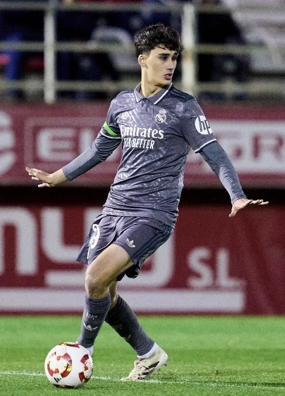 El Real Madrid incorpora a Óscar Naasei para reforzar la defensa del Castilla