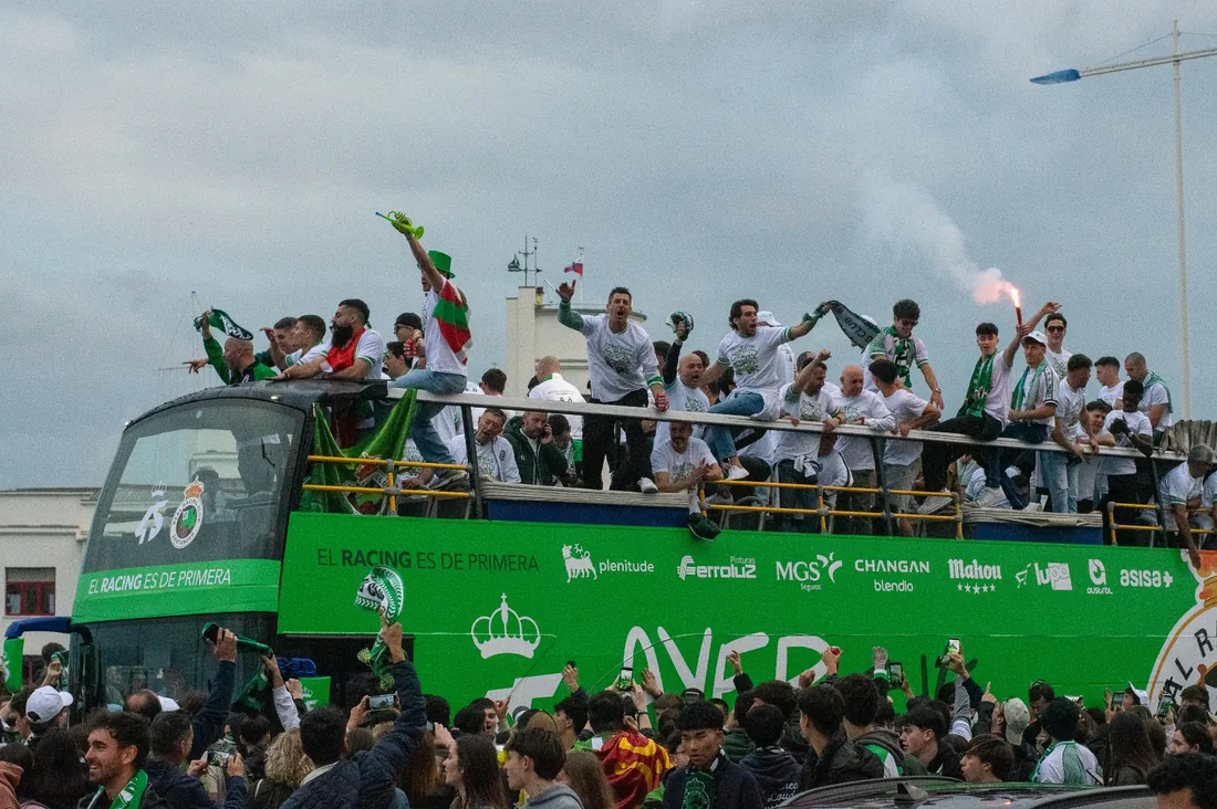 El estreno del Racing de Santander en Primera se ilumina con un disparo de Sergio Martínez