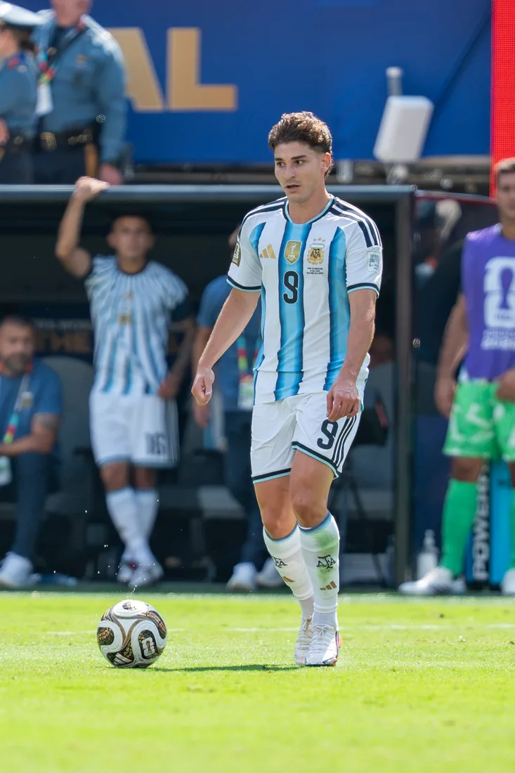 Julián acepta la inviabilidad de su traspaso al Barcelona y valora la oferta del Arsenal