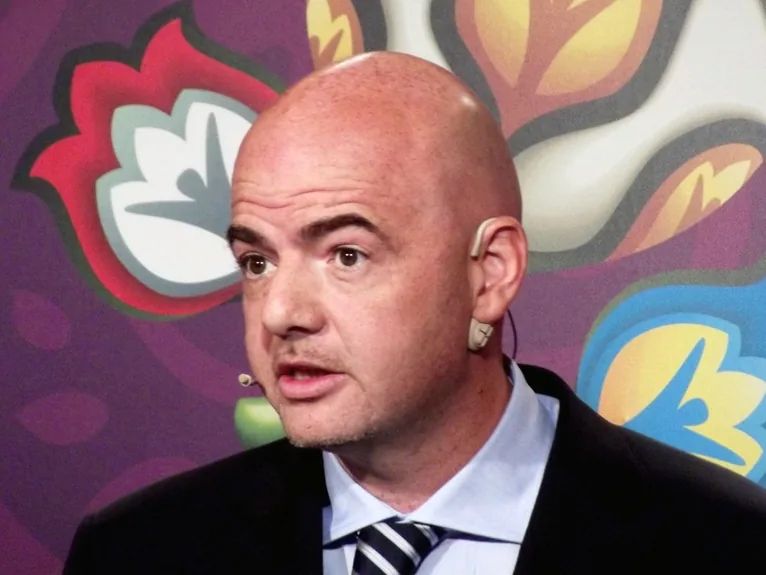 La gestión de Gianni Infantino en la FIFA genera una fractura pública entre figuras históricas del fútbol