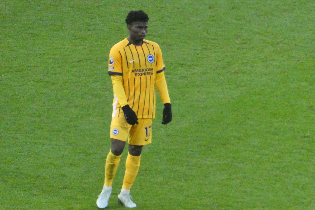 El Manchester United asegura el futuro de su medular con el fichaje de Carlos Baleba