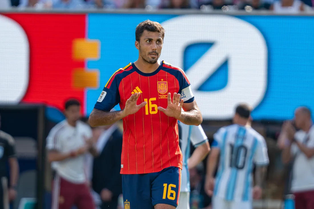 El FC Barcelona negocia con el Manchester City el traspaso de Rodri Hernández
