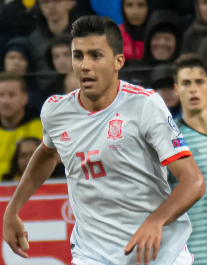 Hansi Flick identifica a Rodri Hernández como la pieza central para liderar su proyecto en el FC Barcelona