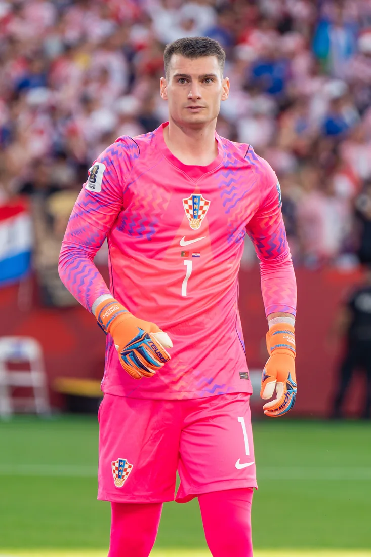 El Barcelona cierra la llegada de Dominik Livaković para la temporada 2025/26