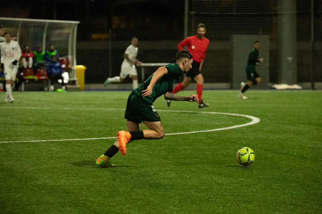 El FC Andorra trabaja en la inscripción de Enes Sali mientras integra a Jesús Owono en su plantilla