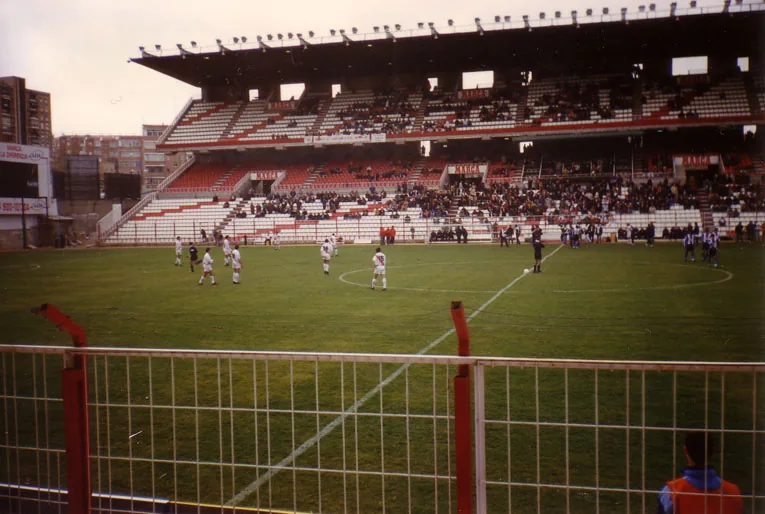 Vallecas confía en el Rayo pese a la inercia positiva del Espanyol