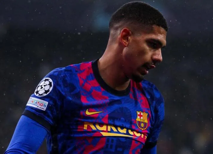 Ronald Araújo reconoce su afinidad con el Liverpool en medio de su recuperación