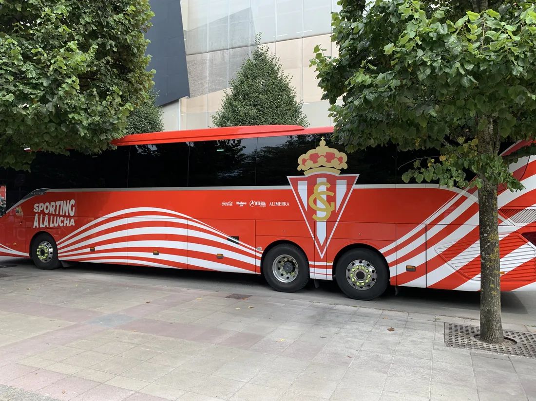 El Sporting pierde a Guillamón y Gularte tras un empate sin goles ante el Sabadell