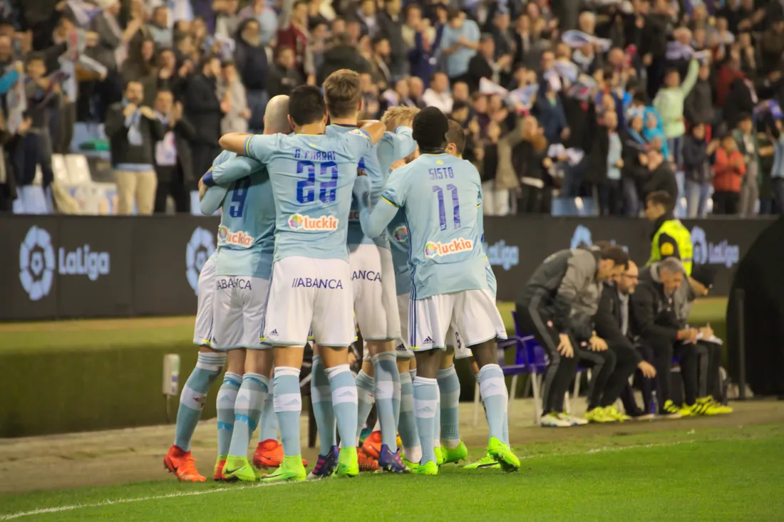 El Celta se desmorona ante Osasuna tras la expulsión de Marcos Alonso