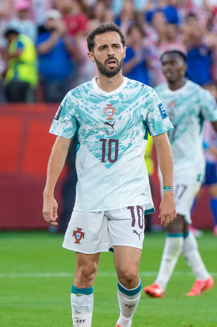 Bernardo Silva asume el mando en la medular del Real Madrid de Mourinho