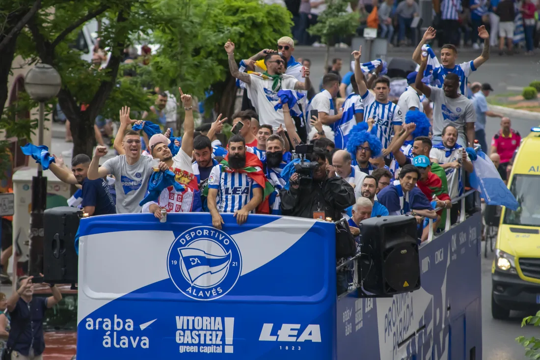 La comunidad de INVICTO.VIP desafía la tabla: el Villarreal es el gran favorito ante el Alavés