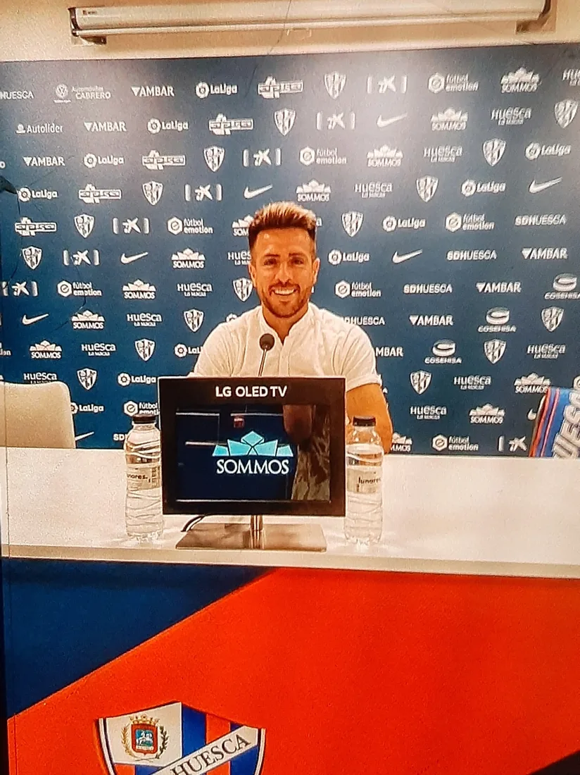 Antonio Hidalgo marca nuevos objetivos tras asegurar la permanencia virtual del Huesca