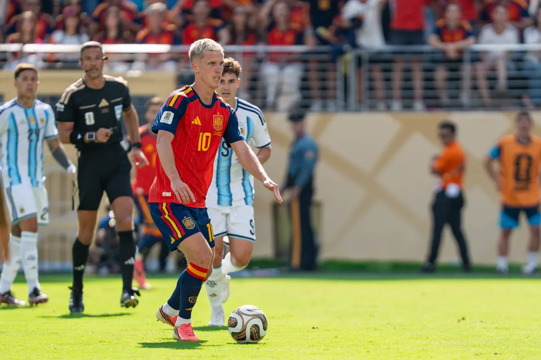 Dani Olmo cuestiona la gestión del Atlético de Madrid sobre la situación de Julián Álvarez