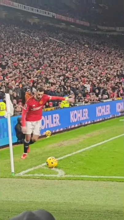 El Manchester United supera al Leeds United en los penaltis tras un duelo marcado por el liderazgo de Bruno Fernandes