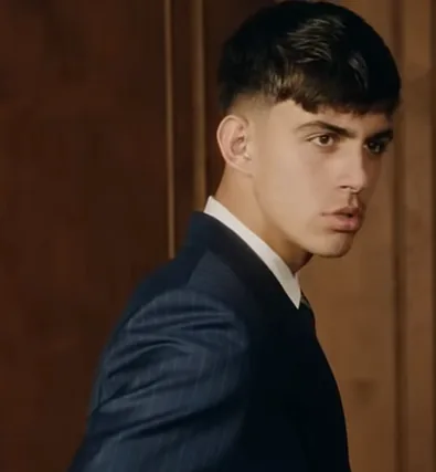 El FC Barcelona negocia el futuro de Marc Bernal ante la posible llegada de un nuevo mediocentro