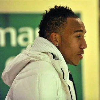 Pierre-Emerick Aubameyang sorprende en La Coruña con una aparición inesperada en el fútbol amateur