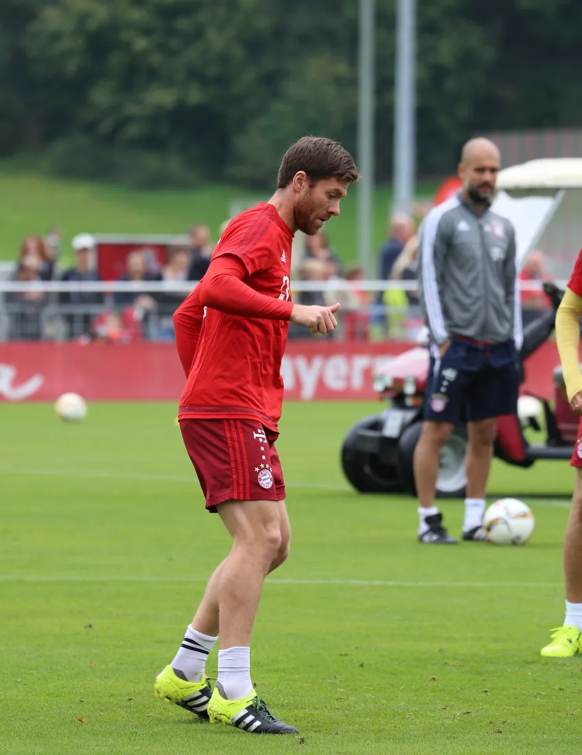 El dilema táctico de Xabi Alonso ante la sobrepoblación de delanteros en el Bayer Leverkusen